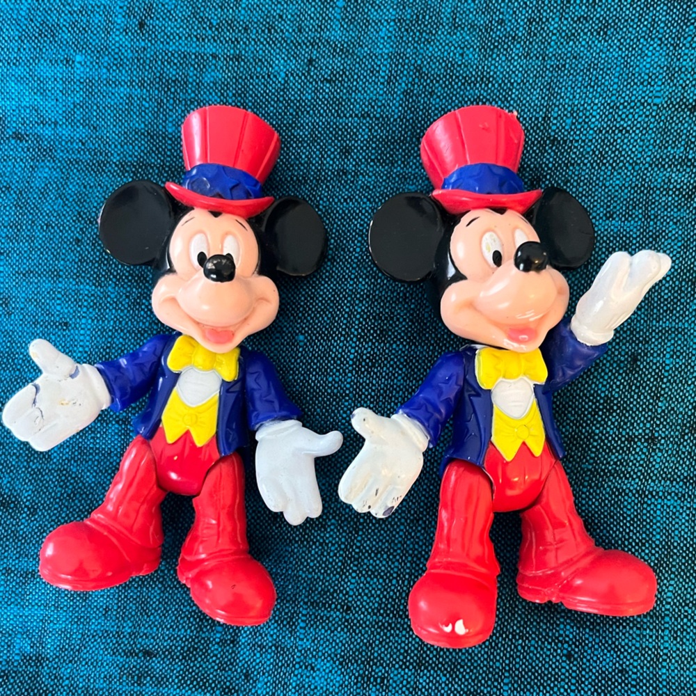 18 Disney Vintage Figurines